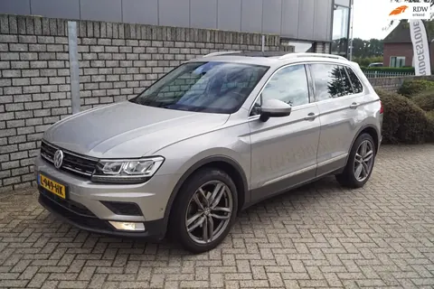 Champagnekleurige Volkswagen Tiguan